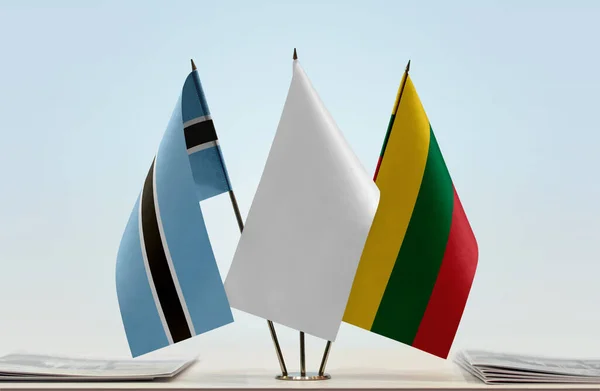 Botswana Och Litauen Flaggor Monter Med Papper — Stockfoto