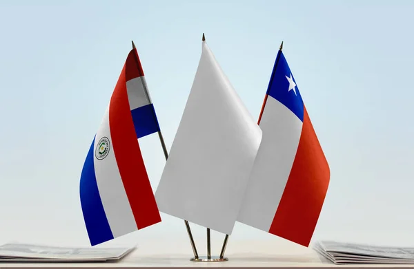 Banderas Paraguay Stand Con Papeles — Foto de Stock