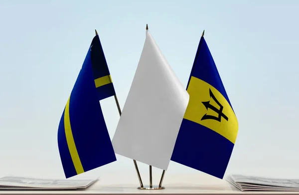 Curaçao Drapeaux Blancs Sur Stand Avec Des Papiers — Photo