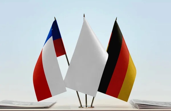 Allemagne Drapeau Sur Pied Avec Des Papiers — Photo