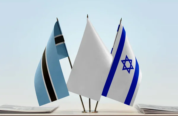 Israele Botswana Bandiere Bianche Stand Con Carte — Foto Stock