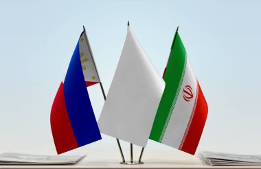 Filipinler İran ve beyaz bayraklar kağıtlarla ayakta