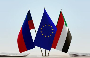 Lihtenştayn Sudan ve eu bayrağı evraklarla birlikte beklemede