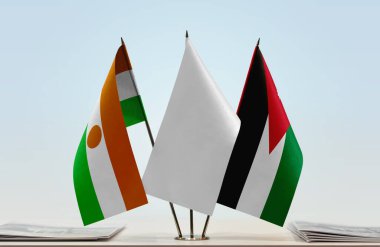 Nijer ve Ürdün bayrakları tezgahta   