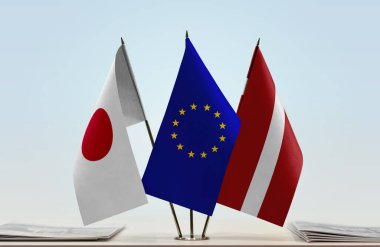 Letonya ve Japonya belgelerle ayakta duruyor  