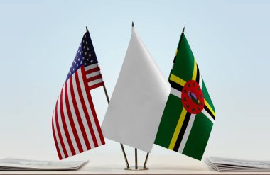 Dominica belgelerle ayakta duruyor  