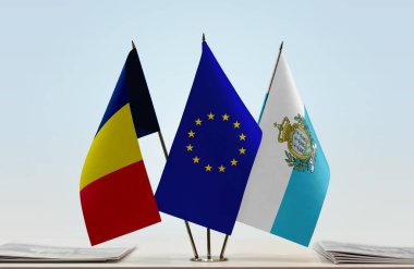 Chad ve eu bayrakları tezgahta.