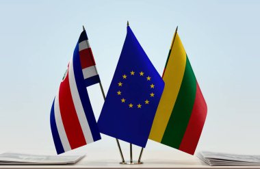 Kosta Rika ve Litvanya belgelerle ayakta duruyor   