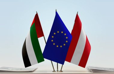 Avusturya, BAE ve eu bayrakları evraklarla birlikte beklemede