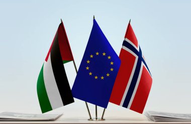 Filistin Norveç ve eu bayrağı kağıtları hazırladı