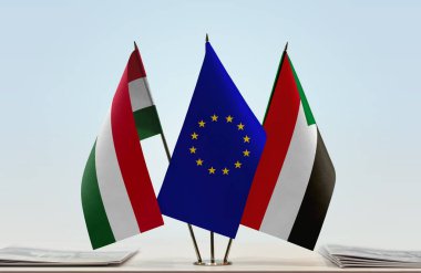 Macaristan Sudan ve eu bayrağı kağıtlarla hazır bekliyor