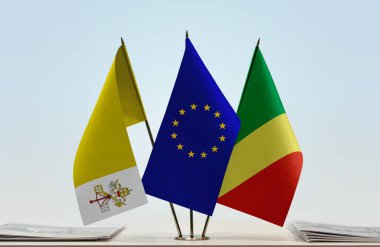 Vatikan Şehri ROC ve eu bayrağı evraklarla birlikte beklemede