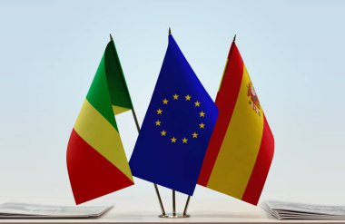 Kongo Cumhuriyeti, İspanya bayrakları ile birlikte kağıtları hazırladı