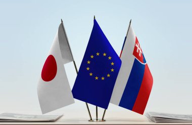 Slovakya ve Japonya belgelerle ayakta duruyor  