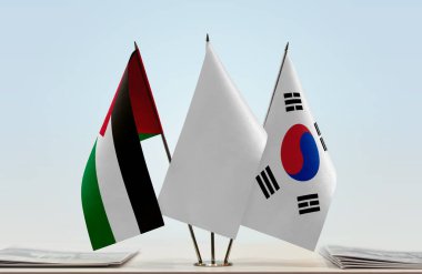 Filistin Güney Kore ve beyaz bayraklar kağıtlarla ayakta
