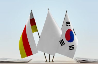  Güney Osetya Güney Kore ve beyaz bayraklar evraklarla birlikte