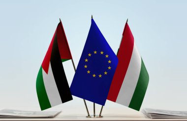 Macaristan ve Ürdün bayrakları tezgahta   