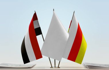 Yemen, Güney Osetya ve beyaz bayraklar kağıtlarla ayakta