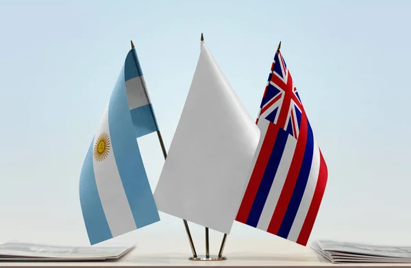 Argentyna Hawaje Flagi Stoisku Papierami — Zdjęcie stockowe
