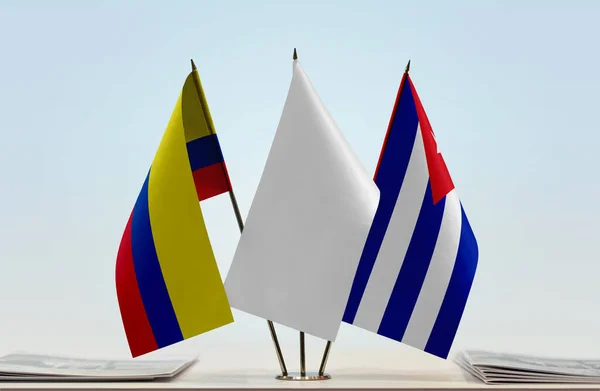 Drapeaux Colombiens Cubains Barre Avec Papiers — Photo