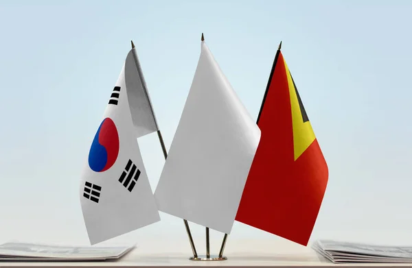 Güney Kore Doğu Timor Beyaz Bayraklar Kağıtlarla Ayakta — Stok fotoğraf
