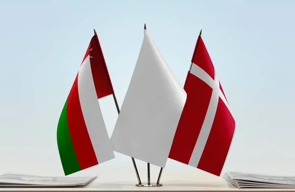 Δανία Ομάν Σημαίες Στάση Χαρτιά — Φωτογραφία Αρχείου