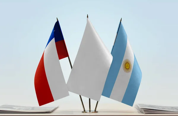 Argentina Cile Bandiere Stand Con Carte — Foto Stock