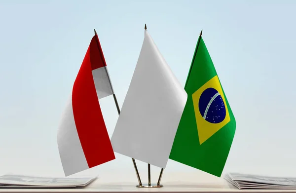 Indonesien Och Brasilien Flaggor Monter Med Papper — Stockfoto