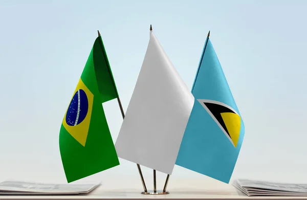 Brazílie Svatá Lucie Bílé Vlajky Stojanu Papíry — Stock fotografie