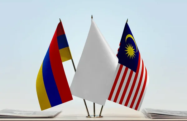 Malaysia Och Armenien Flaggor Monter Med Papper — Stockfoto