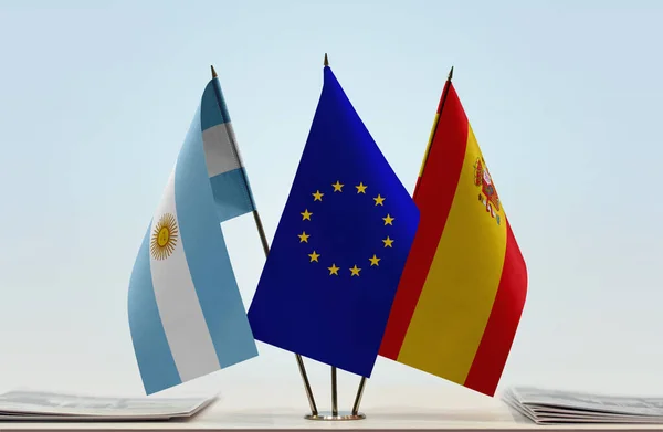 Bandeiras Argentina Espanha Stand Com Papéis — Fotografia de Stock