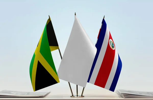 Прапори Ямайки Коста Рики Стоянці Паперами Стокове Зображення