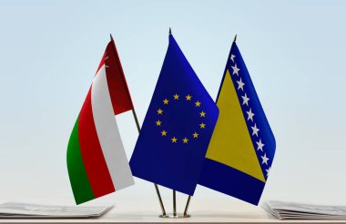 Umman BH ve eu bayrağı kağıtlarla ayakta