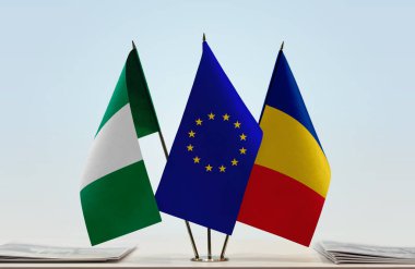 Nijerya ve Romanya belgelerle ayakta duruyor 