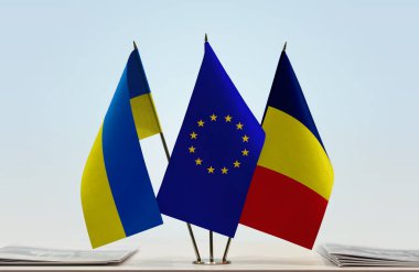 Ukrayna Çad ve eu bayrağı evraklarla birlikte