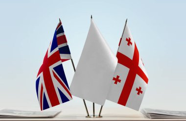  Beyaz bayraklar ve kağıtlar.  