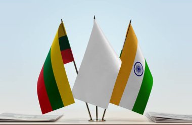 Hindistan ve Litvanya belgelerle ayakta duruyor   