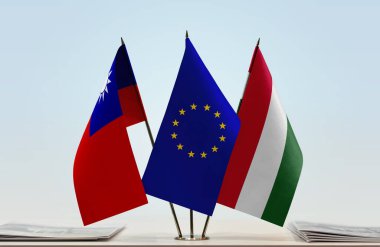 Tayvan Macaristan 'ın bayrakları tezgahta.  