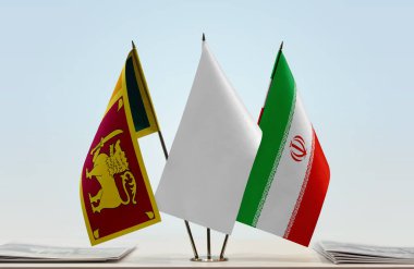 Sri Lanka İran ve beyaz bayraklar belgelerle ayakta