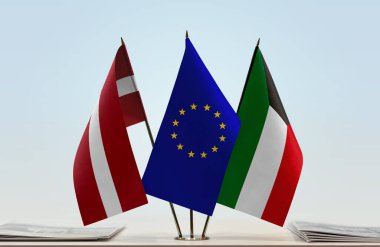 Letonya Kuveyt ve eu bayrağı evraklarla beklemede