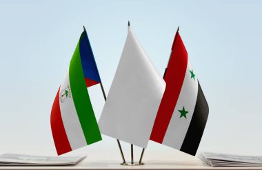 Ekvator Ginesi Suriye ve beyaz bayraklar kağıtlarla beklemede  