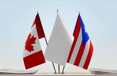 Kanada Porto Riko 'su ve beyaz bayraklar kağıtlarla ayakta