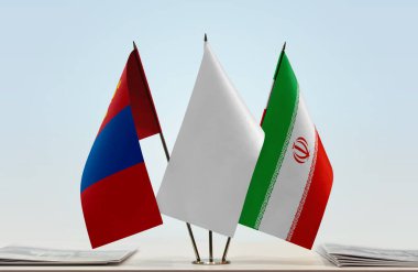 Moğolistan İran ve beyaz bayraklar belgelerle ayakta
