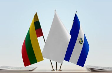 El Salvador ve Litvanya belgelerle ayakta duruyor   