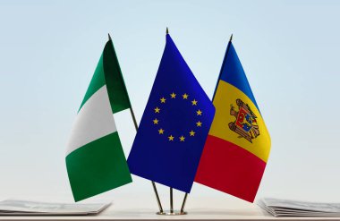 Nijerya bayrakları tezgahta.  