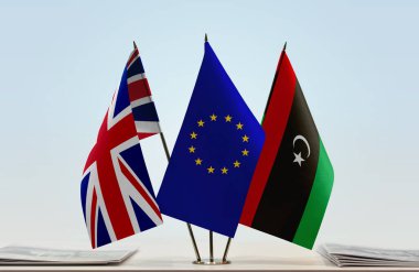 GB Libya ve eu bayrağı evraklarla birlikte beklemede