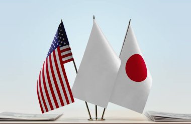 ABD ve Japonya 'nın bayrakları tezgahta   