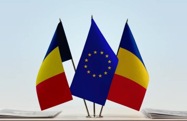 Chad ve Romanya belgelerle bayrak salladı 