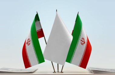 İran ve beyaz bayraklar belgelerle ayakta  