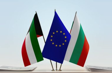 Bulgaristan ve Kuveyt bayrakları belgelerle ayakta